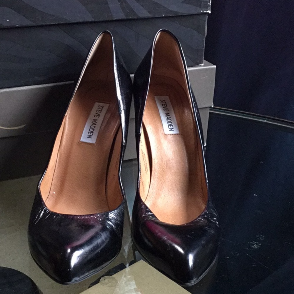 Black heeled shoes